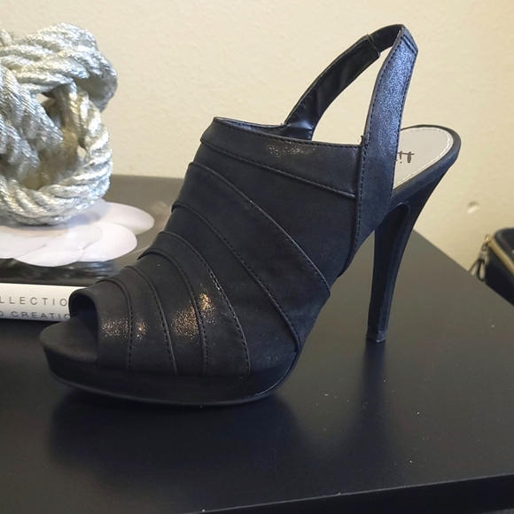 Heels - Picture 4 of 9